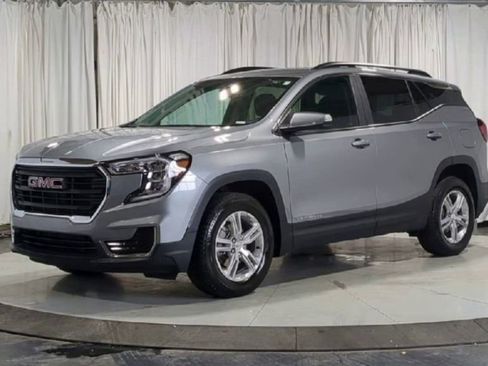 Used 2023 GMC Terrain SLE w/ Driver Convenience Package image 5
