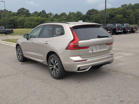 Used 2025 Volvo XC60 B5 Core AWD/4WD image 3