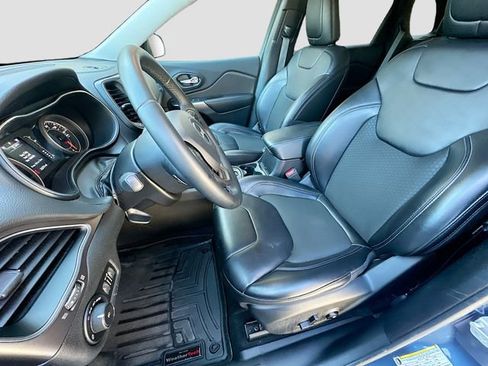 Used 2019 Jeep Cherokee Latitude Plus image 21