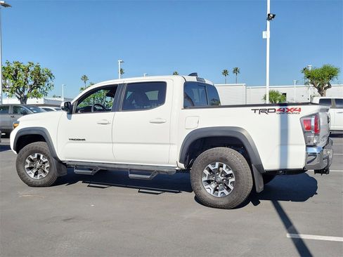 Used 2023 Toyota Tacoma TRD Off-Road image 3