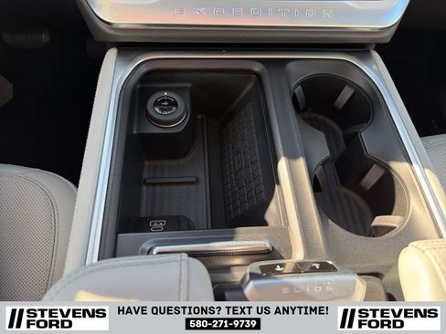 Used 2025 Ford Expedition Max Platinum w/ Driver's Package image 32