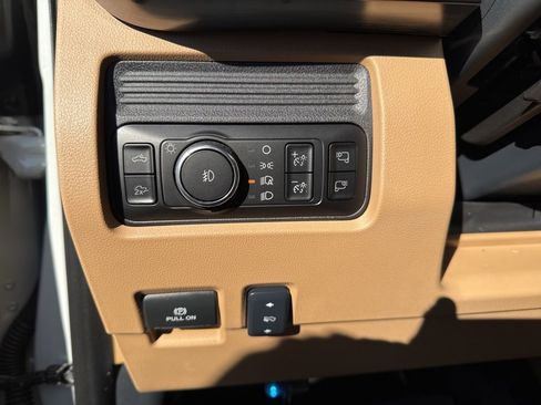 Used 2025 Ford F450 Lariat w/ FX4 Off-Road Package image 23