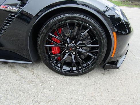 Used 2016 Chevrolet Corvette Z06 w/ 3LZ Preferred Equipment Group RWD image 22