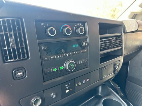 Used 2018 Chevrolet Express 2500 w/ Driver Convenience Package RWD image 17