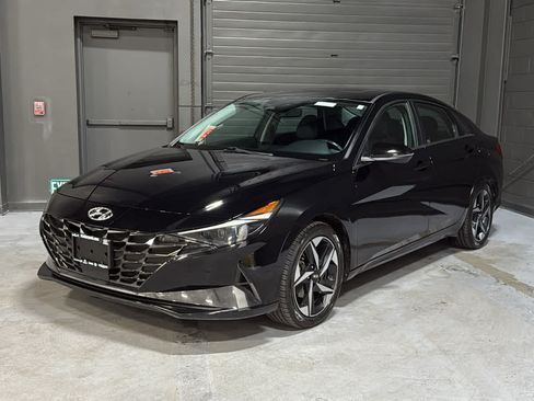 Used 2022 Hyundai Elantra Limited FWD image 3