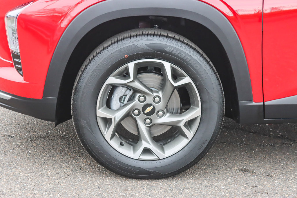 Used 2026 Chevrolet Trax LT w/ Driver Confidence Package FWD image 9