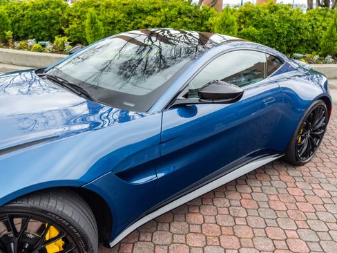 Used 2022 Aston Martin V8 Vantage Coupe image 38