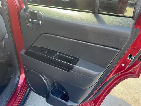 Used 2014 Jeep Patriot Latitude w/ Sun/Sound Group image 28