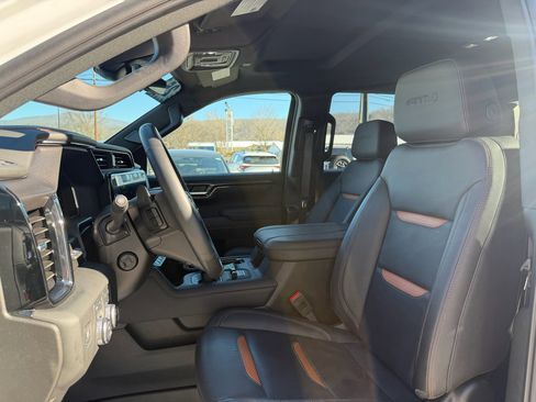 Used 2025 GMC Sierra 1500 AT4 w/ AT4 Premium Package image 14