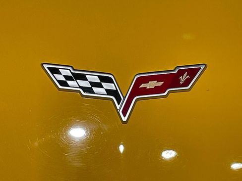 Used 2005 Chevrolet Corvette Coupe w/ Preferred Equipment Group RWD image 3
