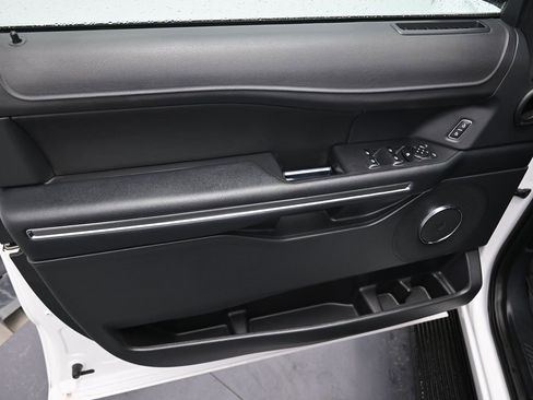 Certified 2023 Ford Expedition Max XLT image 9