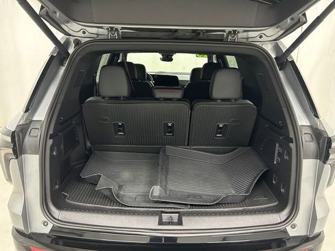 Used 2025 Chevrolet Traverse RS w/ LPO, Floor Liner Package AWD/4WD image 11