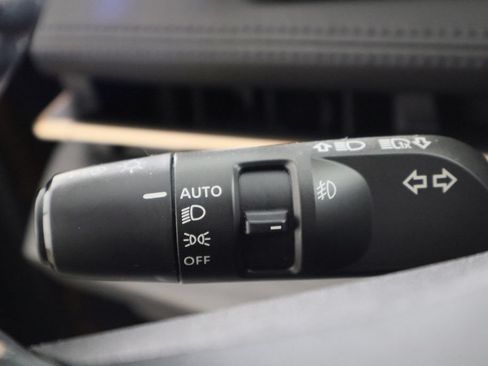 Used 2023 Nissan Ariya FWD image 16
