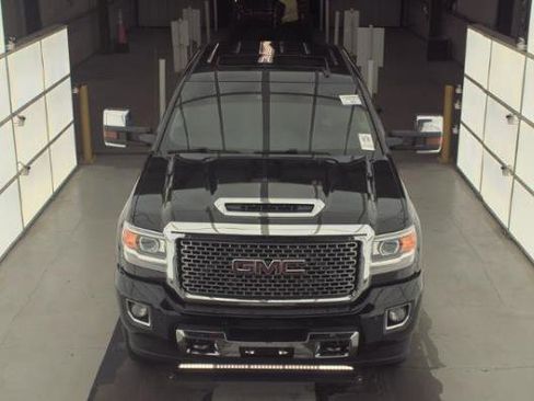 Used 2017 GMC Sierra 2500 Denali w/ Duramax Plus Package image 19