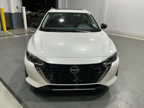 Used 2025 Nissan Sentra SR w/ SR Premium Package image 2