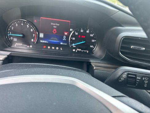 Used 2023 Ford Explorer Limited AWD/4WD image 5