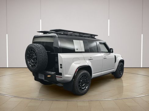 New 2026 Land Rover Defender 110 AWD/4WD image 21