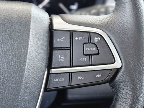 Used 2023 Toyota Sienna XLE FWD image 18