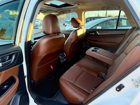 Used 2018 Subaru Outback 3.6R Touring image 16