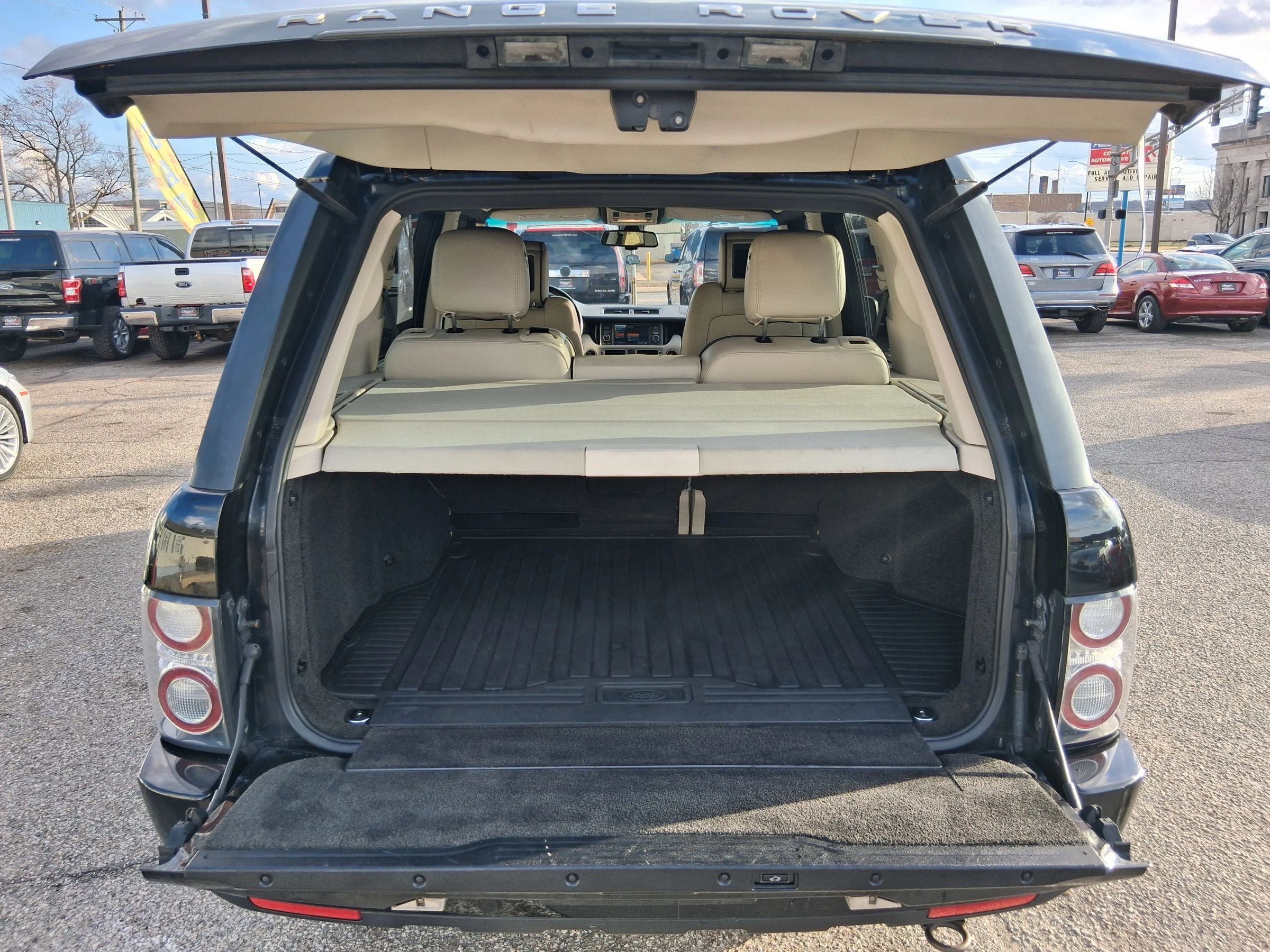 Used 2011 Land Rover Range Rover Supercharged AWD/4WD image 10