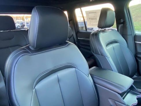 New 2025 Jeep Grand Cherokee Limited image 31