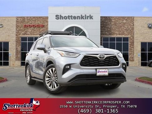 Used 2020 Toyota Highlander Platinum image 1