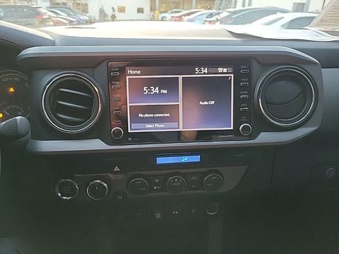 Used 2022 Toyota Tacoma TRD Sport w/ Technology Package image 14