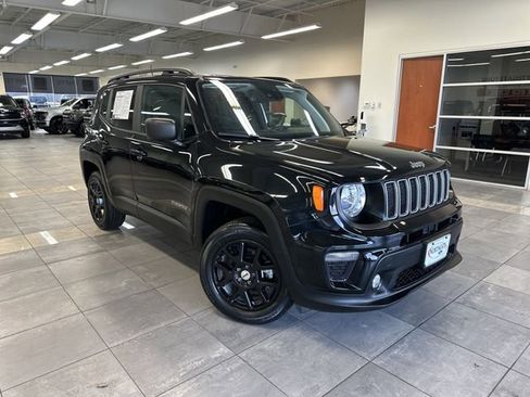 Used 2022 Jeep Renegade Latitude w/ Convenience Group AWD/4WD image 1