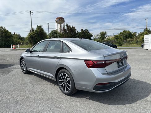 New 2025 Volkswagen Jetta SE image 8