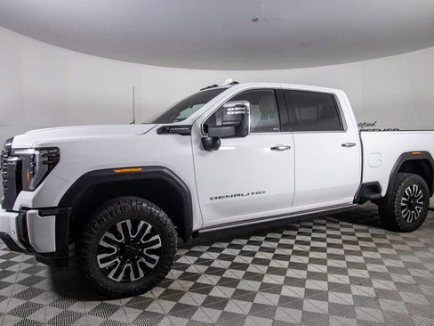 Used 2024 GMC Sierra 2500 Denali Ultimate image 6