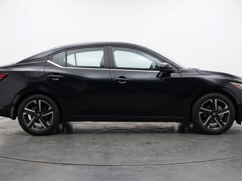 Used 2025 Nissan Sentra SV FWD image 11