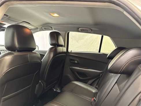 Used 2020 Chevrolet Trax LT w/ LT Convenience Package image 13