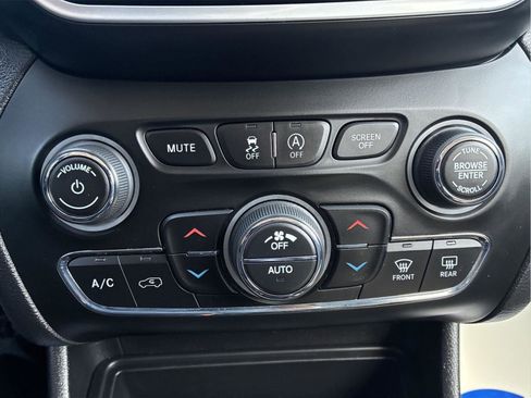 Used 2020 Jeep Cherokee Limited AWD/4WD image 27