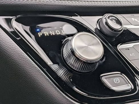 New 2027 Chrysler Pacifica Select FWD image 26