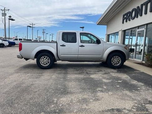 Used 2016 Nissan Frontier SV AWD/4WD image 5