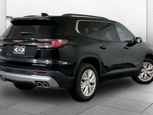 Used 2026 GMC Acadia Elevation w/ Elevation Premium Package FWD image 13