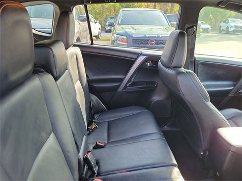 Used 2017 Toyota RAV4 SE image 32