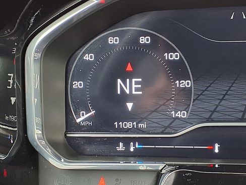 Used 2025 GMC Sierra 2500 SLT w/ SLT Convenience Package image 38