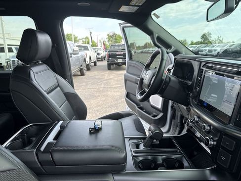 Used 2025 Ford F150 Raptor AWD/4WD image 13