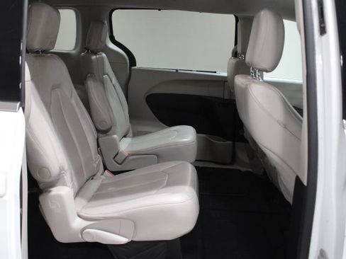 Used 2021 Chrysler Voyager Lxi FWD image 16