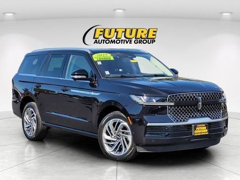 Certified 2025 Lincoln Navigator Reserve AWD/4WD image 1