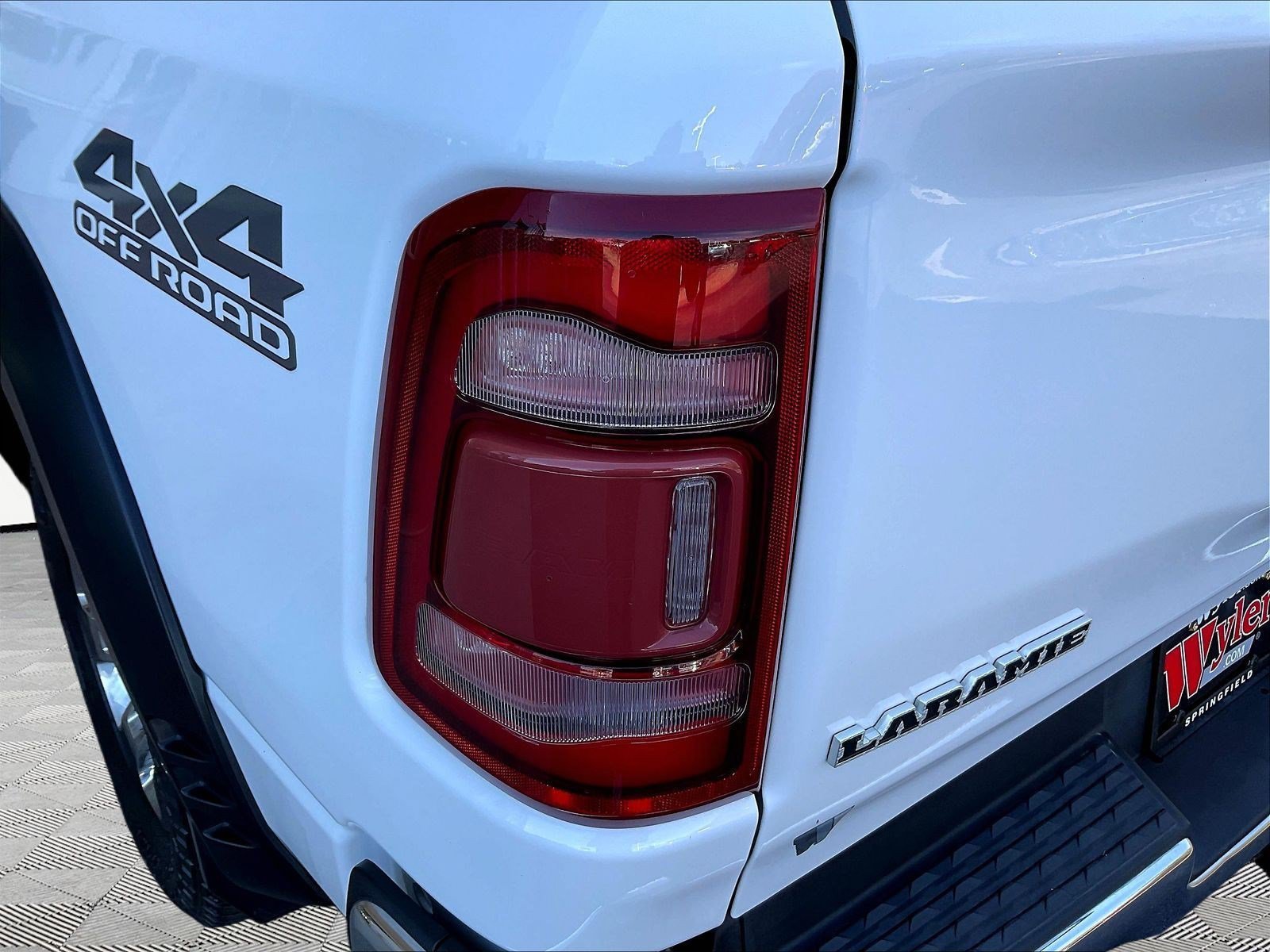 Used 2020 RAM 1500 Laramie w/ Off Road Group AWD/4WD image 24