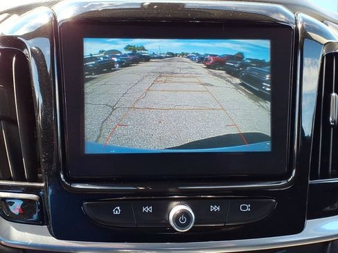 Used 2019 Chevrolet Traverse LT FWD image 17