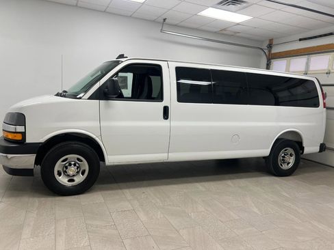 Used 2025 Chevrolet Express 3500 LT w/ LT Preferred Equipment Group RWD image 5