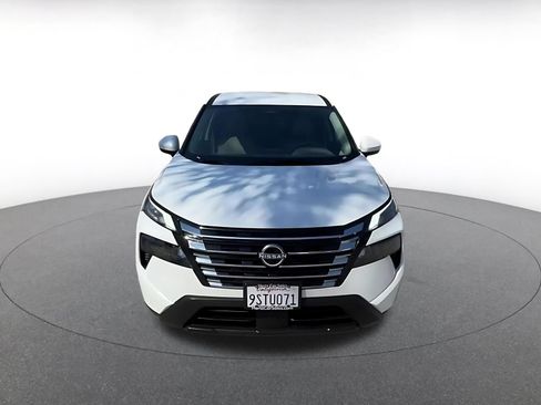 Used 2025 Nissan Rogue SV FWD image 4