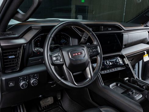 Used 2024 GMC Sierra 2500 AT4 image 16