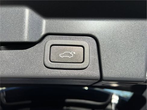 Used 2018 Land Rover Range Rover Evoque image 9