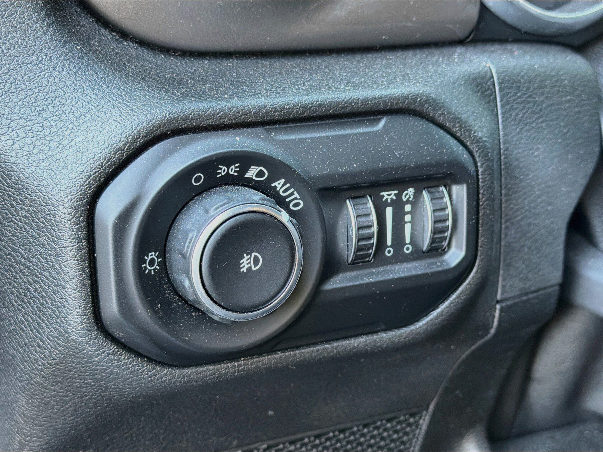 Used 2021 Jeep Wrangler Unlimited Sahara AWD/4WD image 8