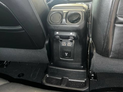 Used 2020 Jeep Wrangler Unlimited Sahara AWD/4WD image 16