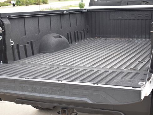 Used 2022 Toyota Tundra SR5 w/ SR5 Convenience Package AWD/4WD image 13